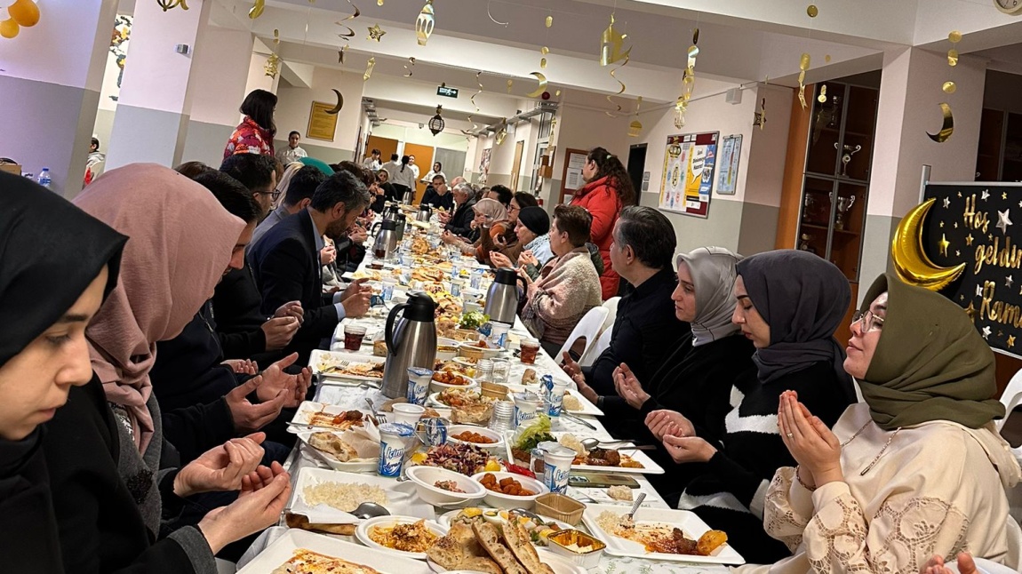 Okulumuzda Ramazan Ayı Bereketi: İftar Programı Düzenlendi