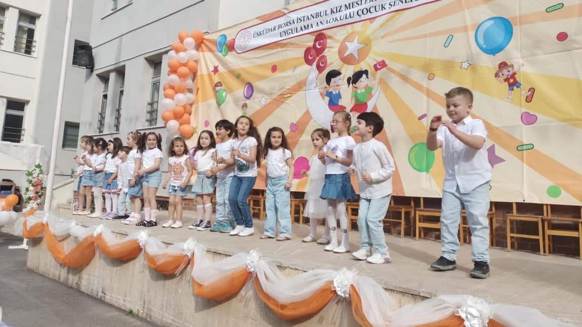Minik Yüreklerden Büyük Coşku: Anaokulu Mezuniyeti ve Bahar Şenliği Renkli Görüntülere Sahne Oldu